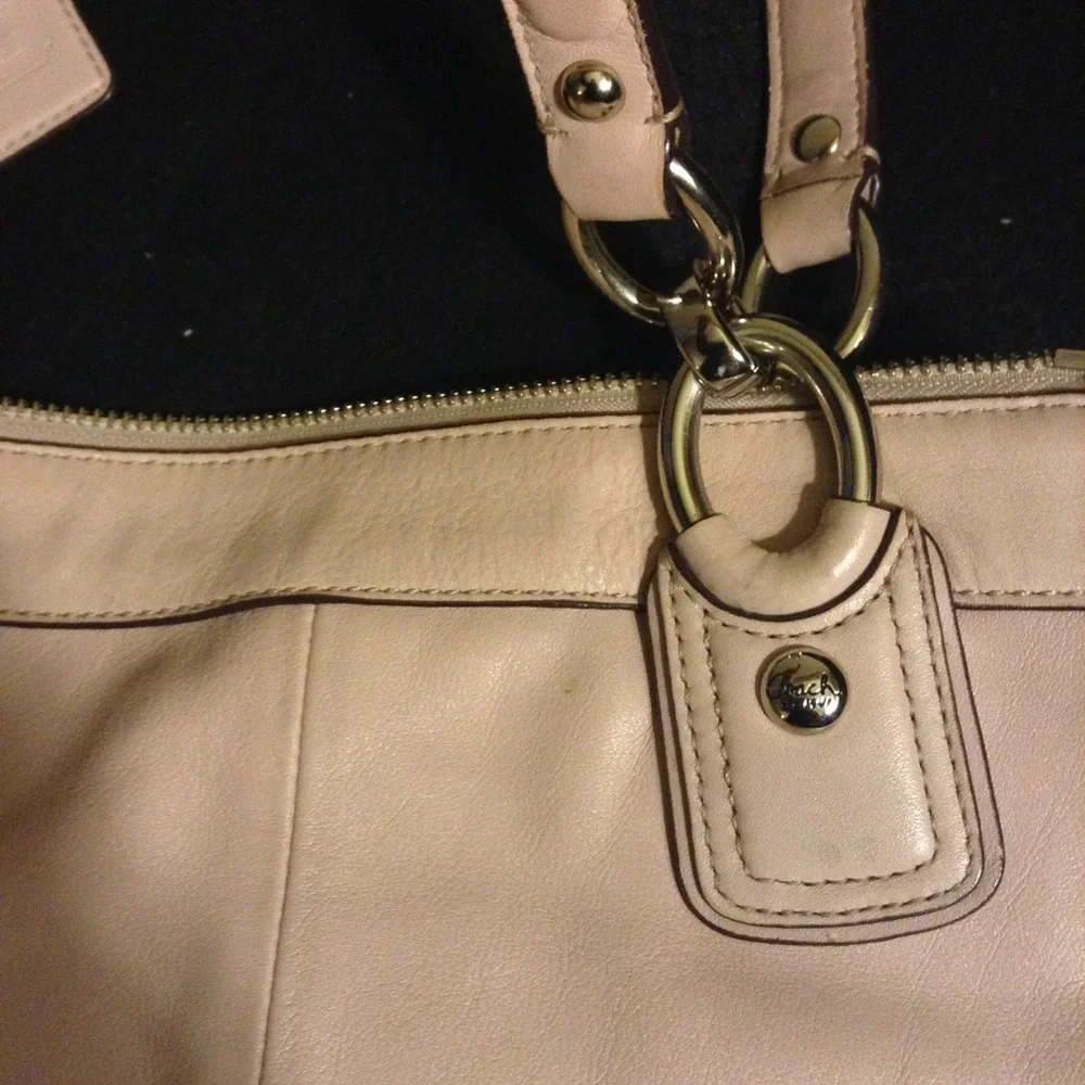 Coach expandable sides
